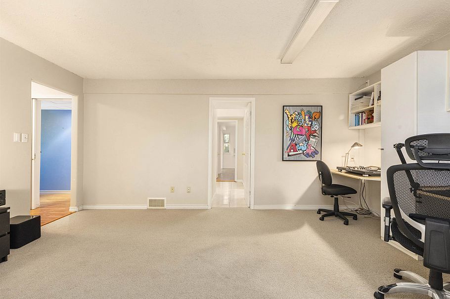 1224 W 23rd Street North Vancouver, BC - 26