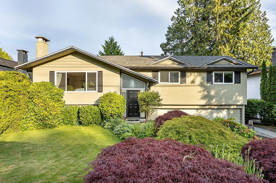 1549 Lynn Valley Road North Vancouver, BC - 36