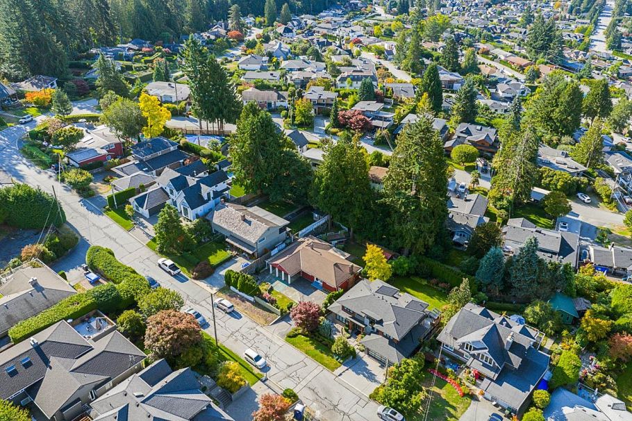 723 Handsworth Road North Vancouver, BC - 38