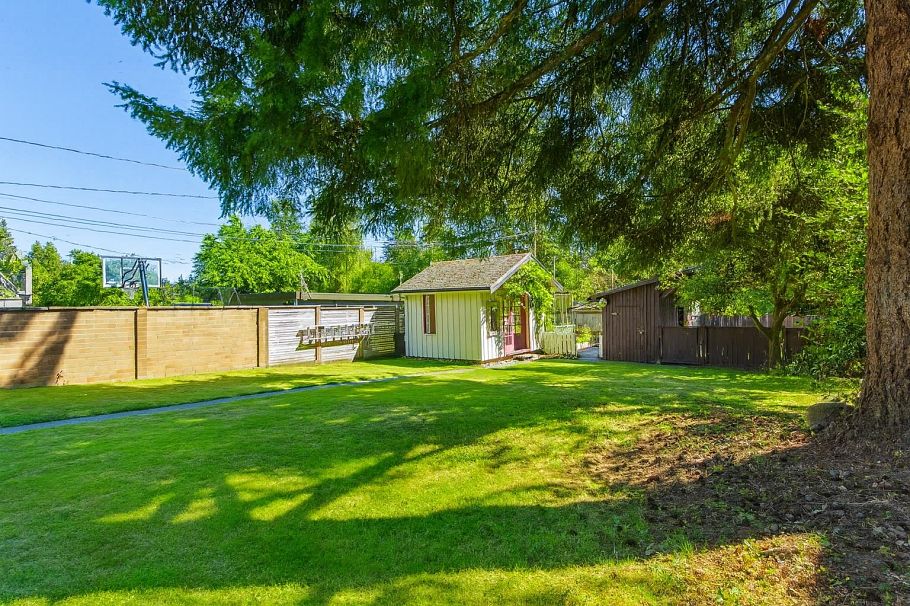 865 E 12th Street North Vancouver, BC - 3