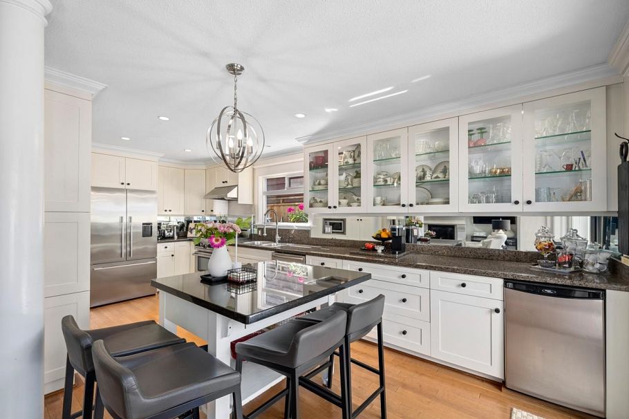 849 Riverside Drive North Vancouver, BC - 11