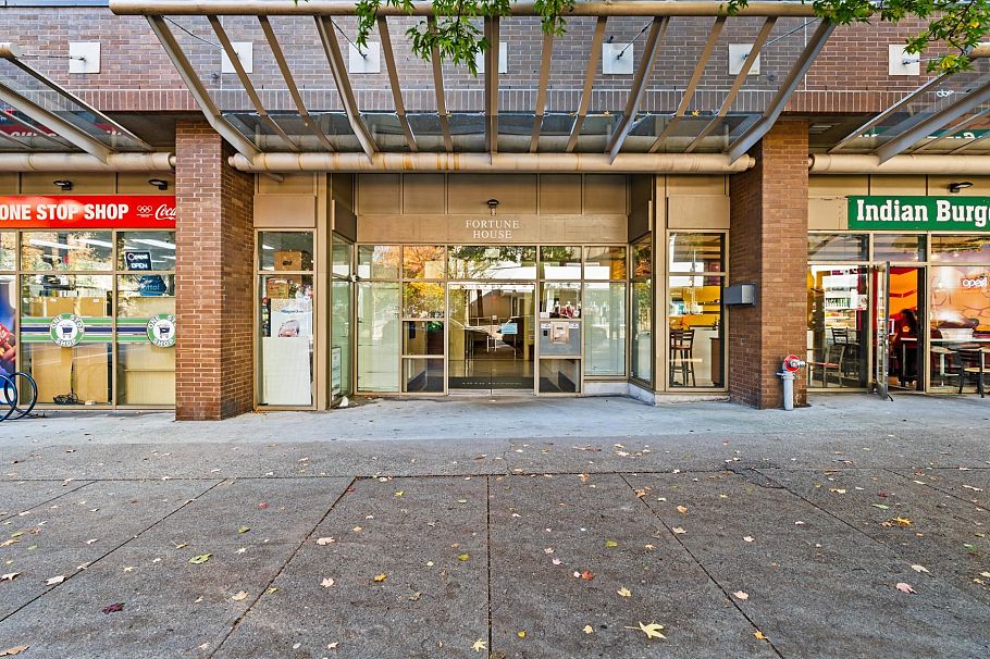 910 1010 Howe Street Vancouver, BC - 2