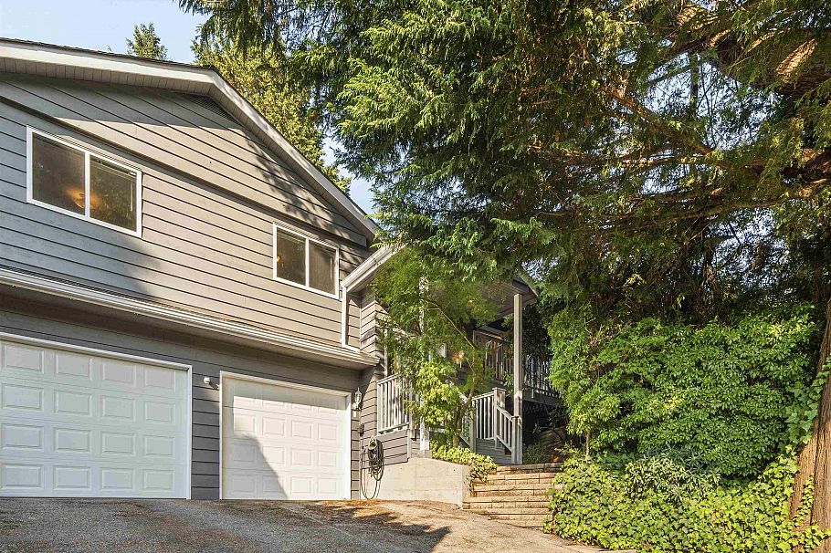 1224 W 23rd Street North Vancouver, BC - 34