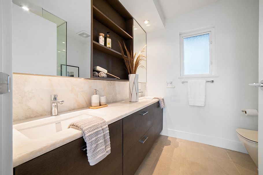 7458 Granville Street Vancouver, BC - 26