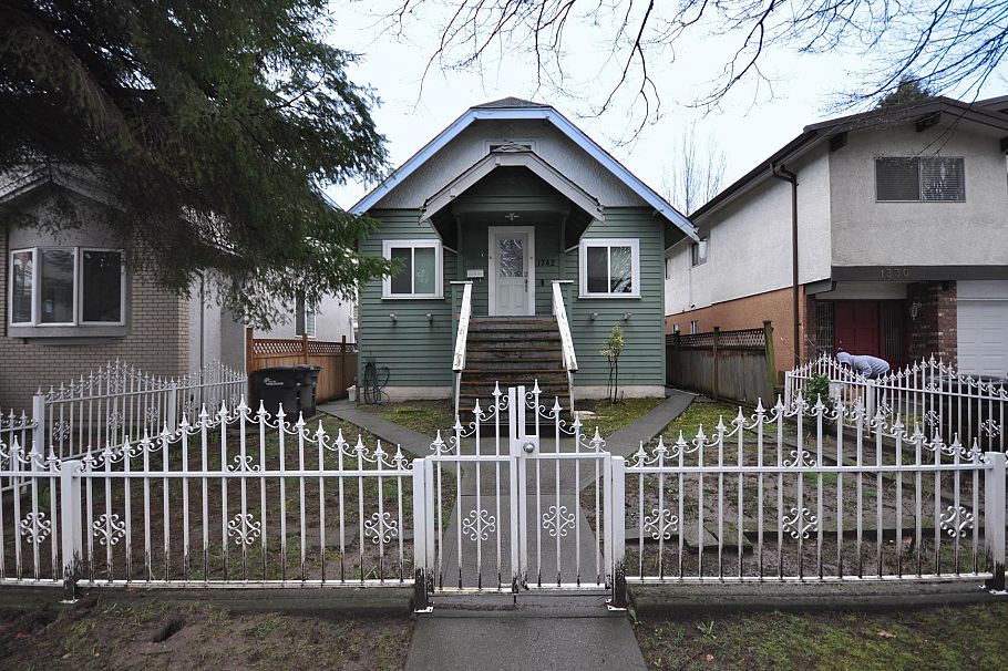 1342 E 24th Avenue Vancouver, BC - 3