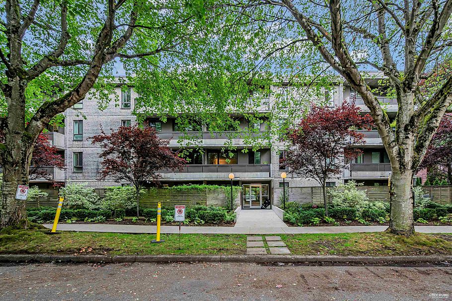 203 1867 W 3rd Avenue Vancouver, BC - 2