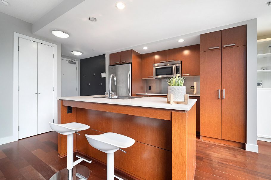 701 1255 Seymour Street Vancouver, BC - 2