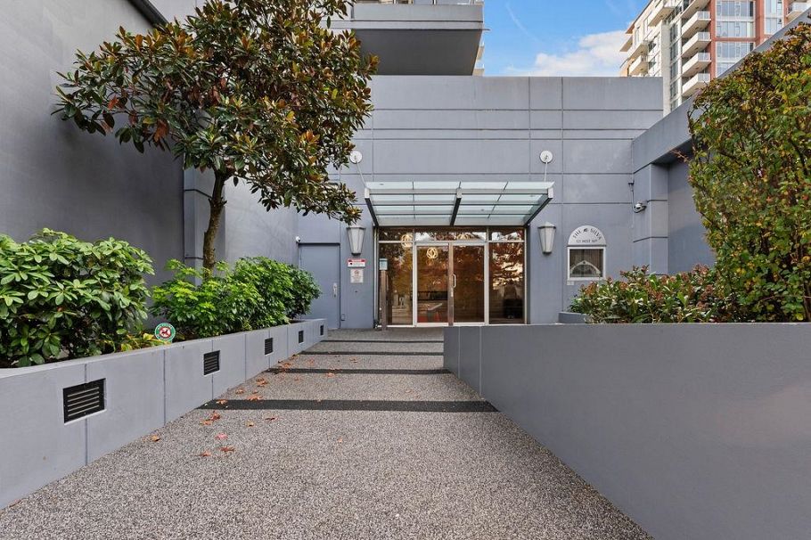 1004 121 W 16th Street North Vancouver, BC - 21