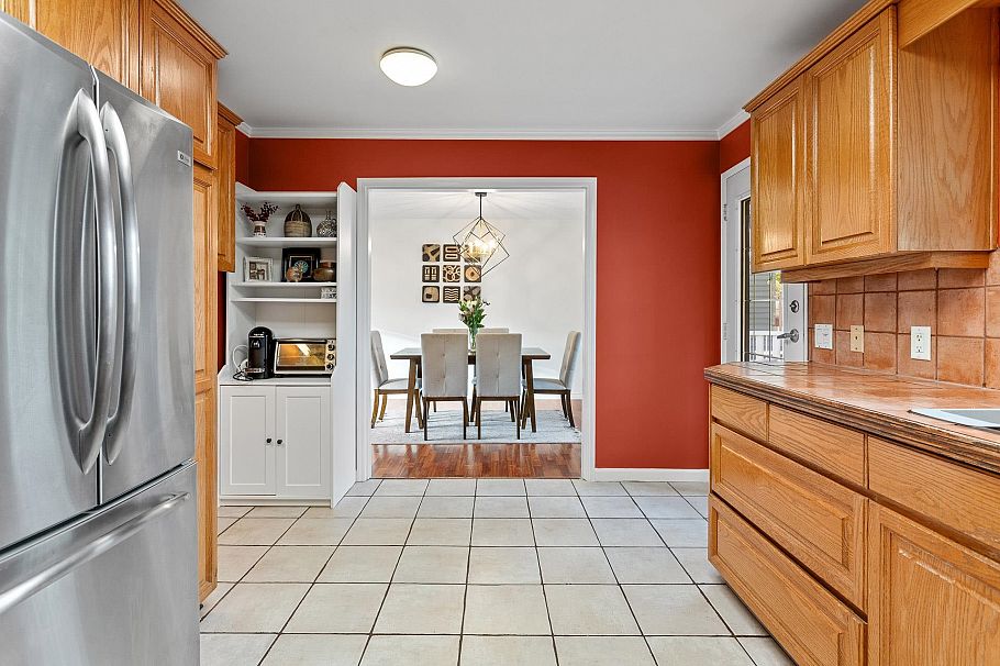 1549 Lynn Valley Road North Vancouver, BC - 10