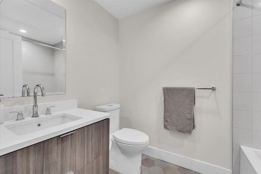 211 1496 Charlotte Road North Vancouver, BC - 22