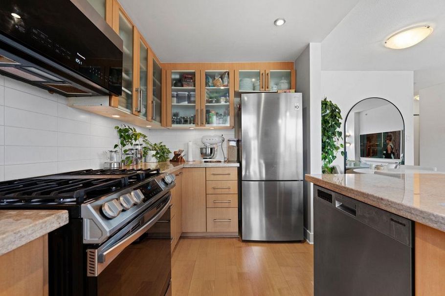 1004 121 W 16th Street North Vancouver, BC - 9