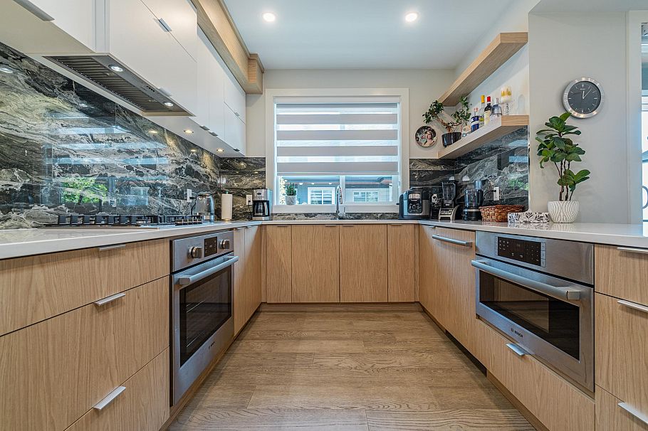 11 933 Premier Street North Vancouver, BC - 9