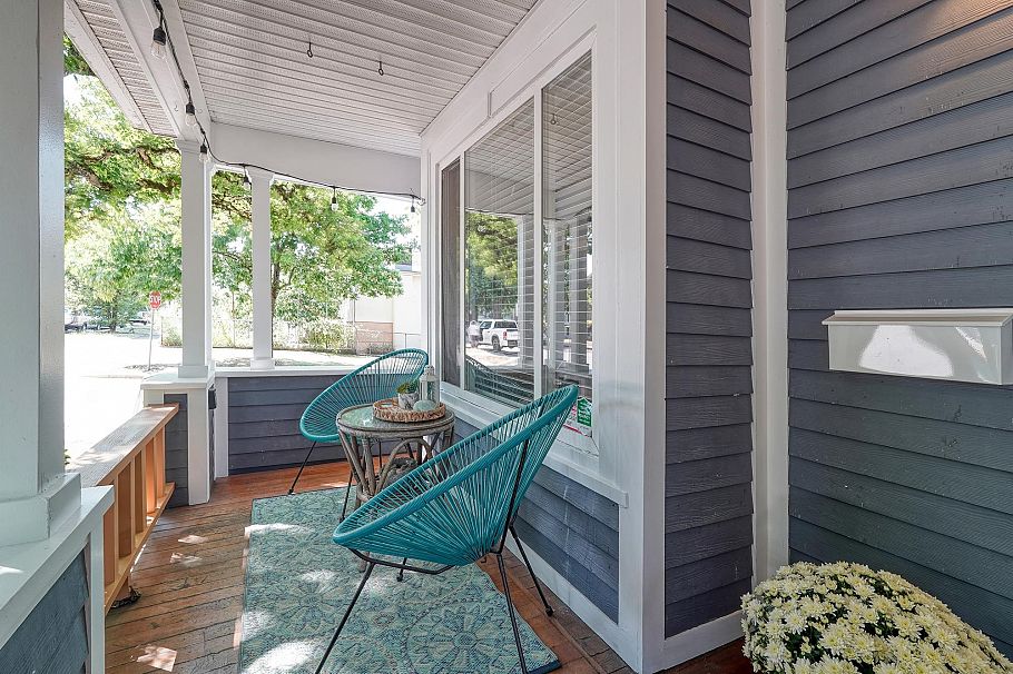 1807 E 35th Avenue Vancouver, BC - 2