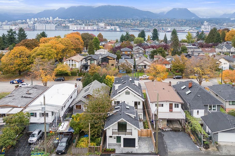 2526 Mcgill Street Vancouver, BC - 25