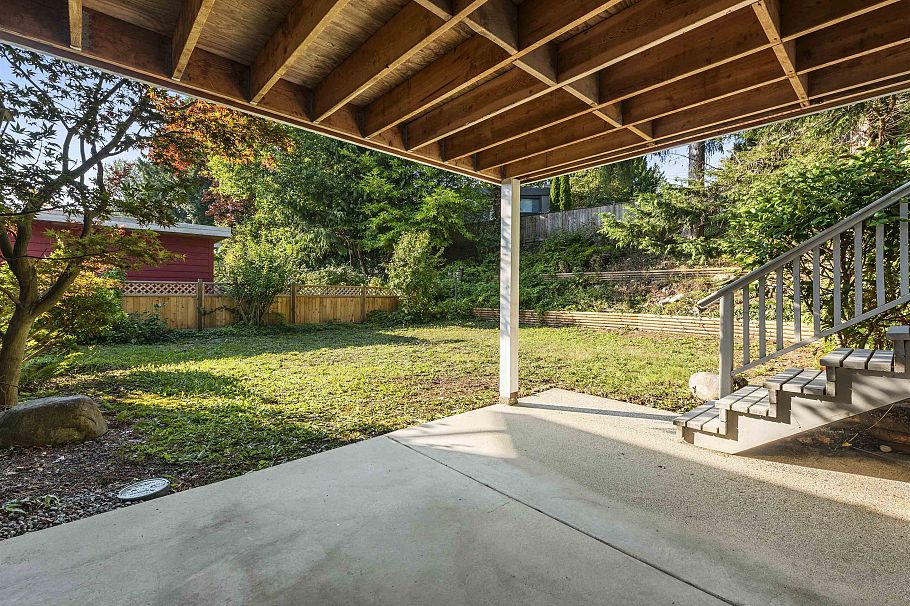 1224 W 23rd Street North Vancouver, BC - 37