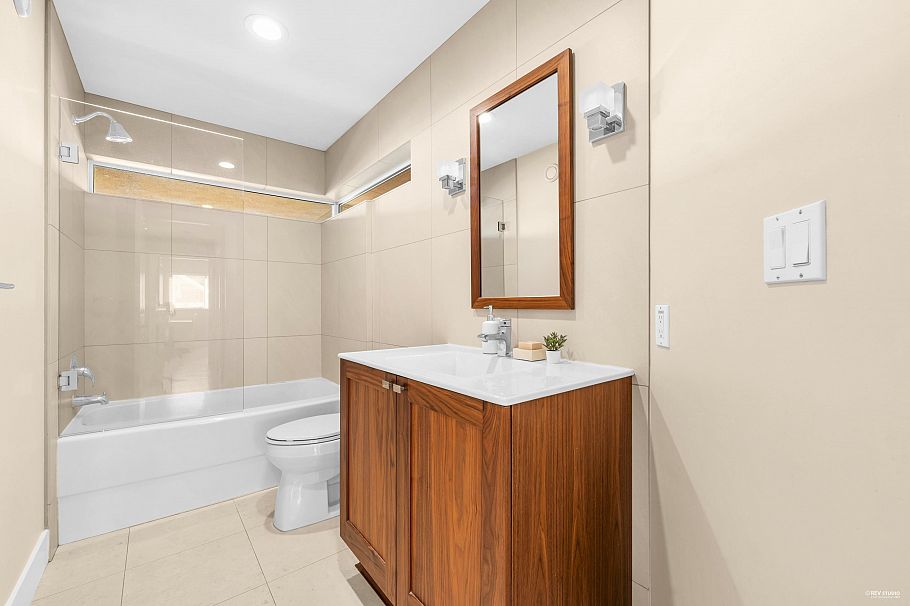 4060 W 10th Avenue Vancouver, BC - 28