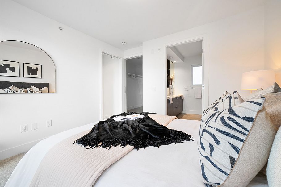 7458 Granville Street Vancouver, BC - 25