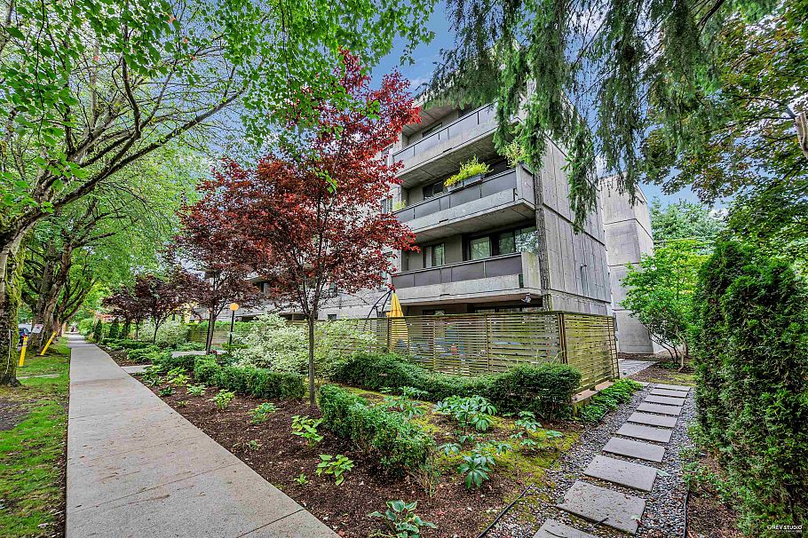 203 1867 W 3rd Avenue Vancouver, BC - 1