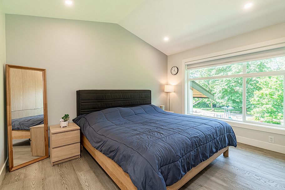 11 933 Premier Street North Vancouver, BC - 16