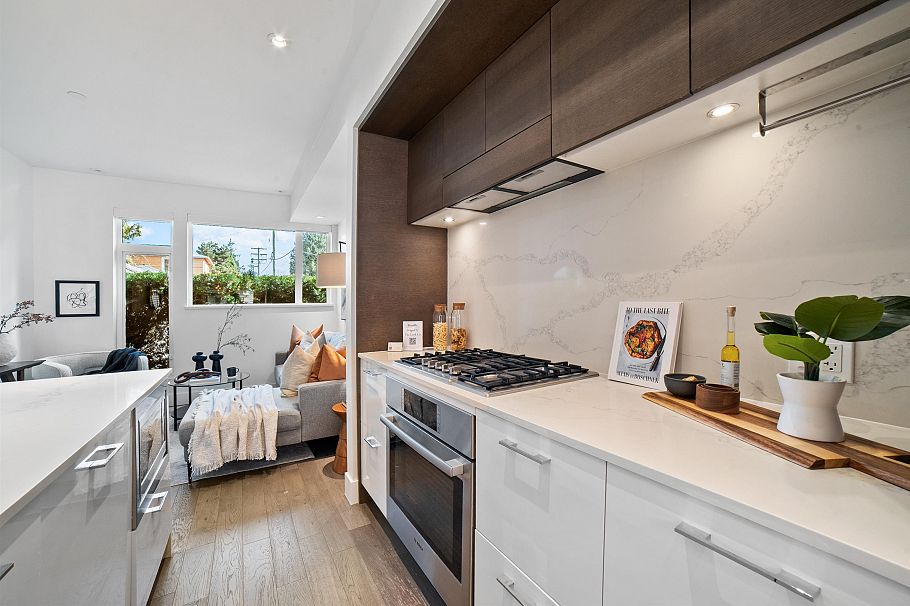 7458 Granville Street Vancouver, BC - 13