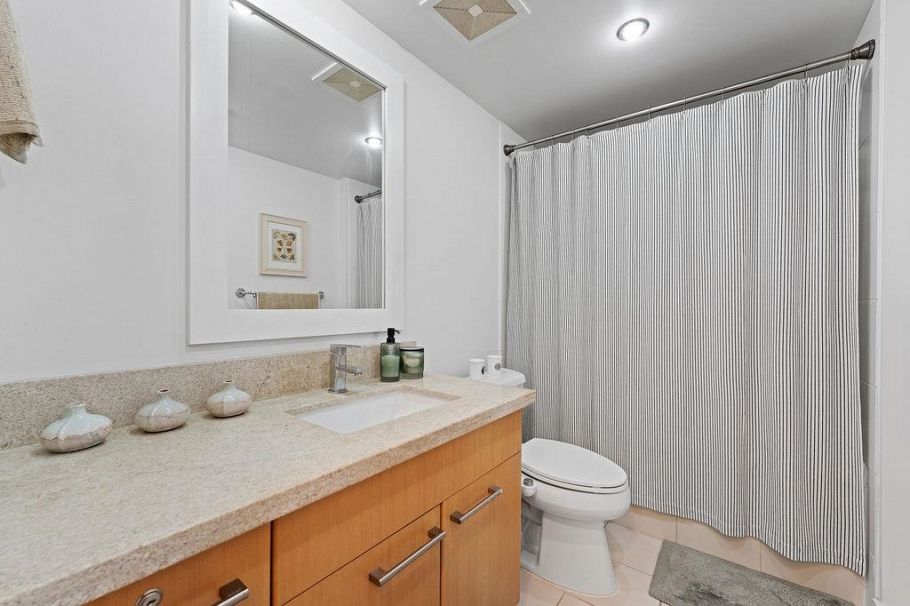 1004 121 W 16th Street North Vancouver, BC - 13