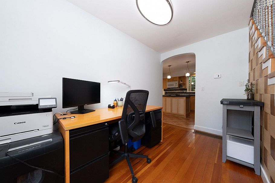 1075 Gladwin Drive North Vancouver, BC - 15