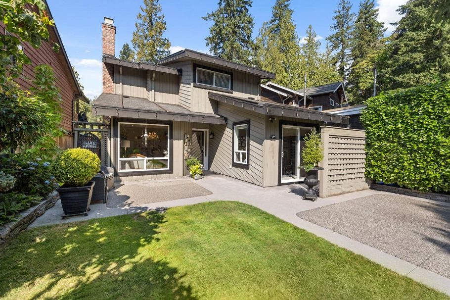 849 Riverside Drive North Vancouver, BC - 2