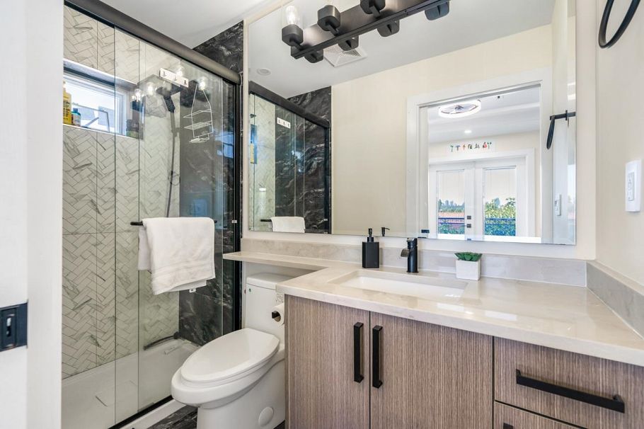 2798 E 43rd Avenue Vancouver, BC - 14