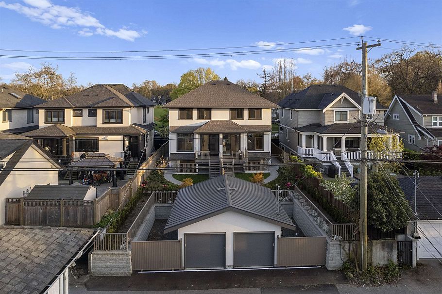 2455 W 10th Avenue Vancouver, BC - 36