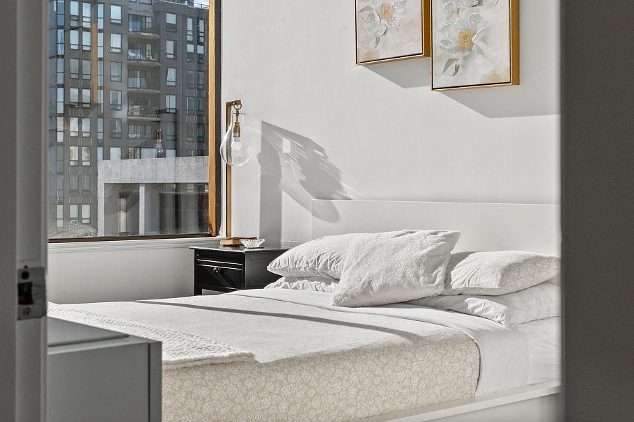 910 1010 Howe Street Vancouver, BC - 24