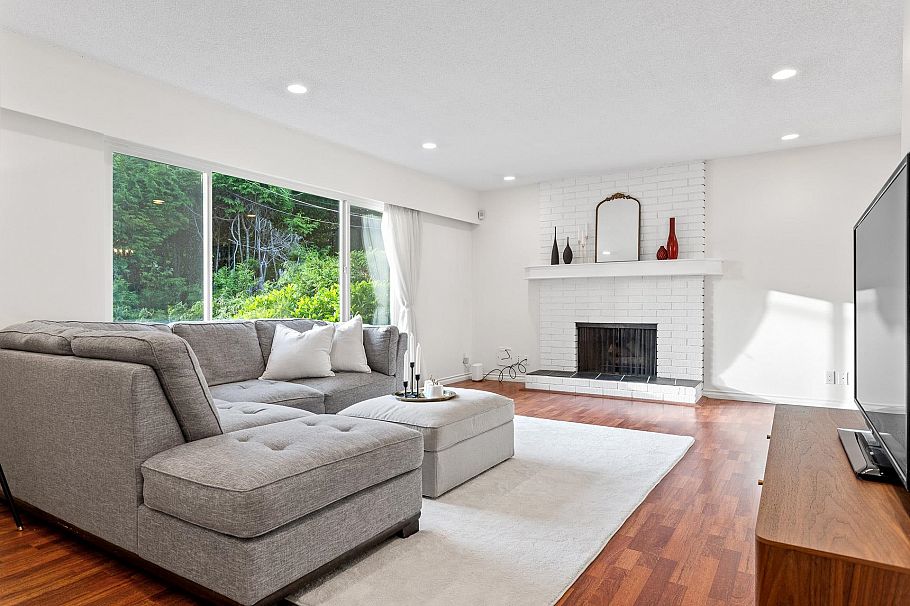 1549 Lynn Valley Road North Vancouver, BC - 6