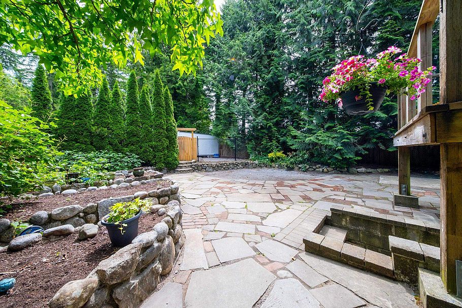 1075 Gladwin Drive North Vancouver, BC - 30