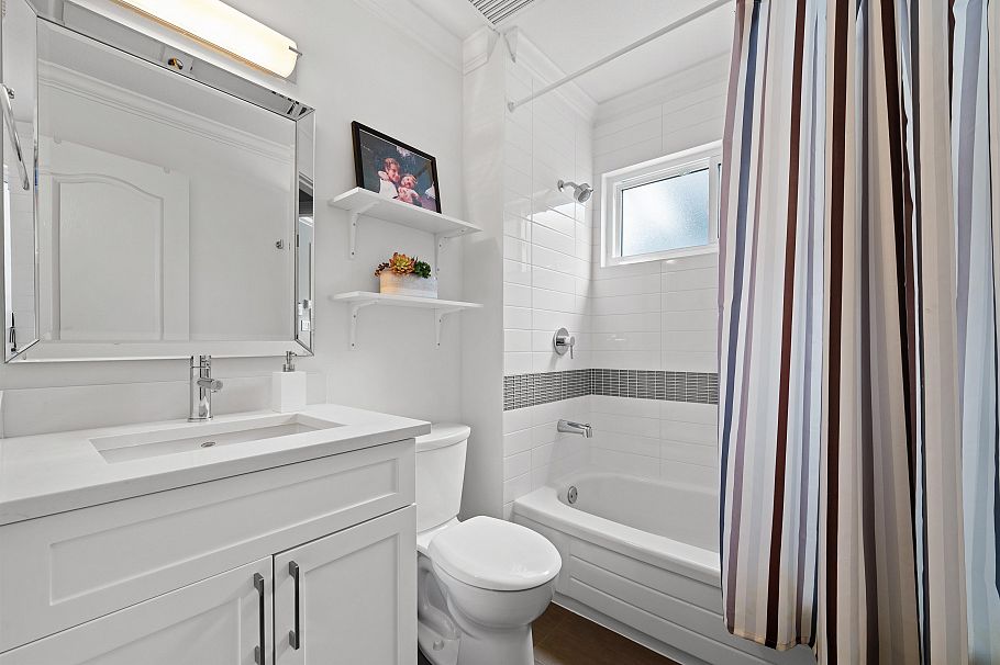 2992 W 42nd Avenue Vancouver, BC - 28