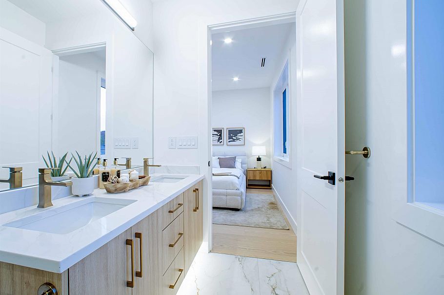 2 2785 W 21 Avenue Vancouver, BC - 16