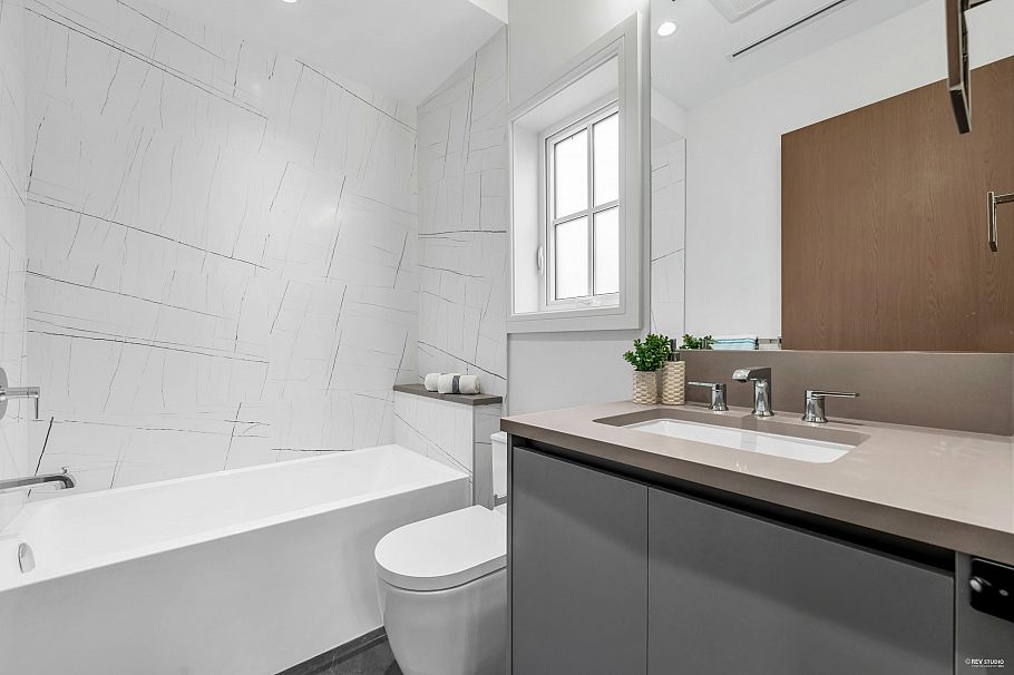 3852 W 50th Avenue Vancouver, BC - 25