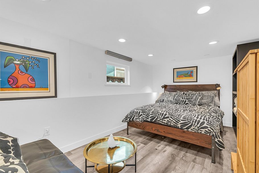 1327 E 29th Avenue Vancouver, BC - 17