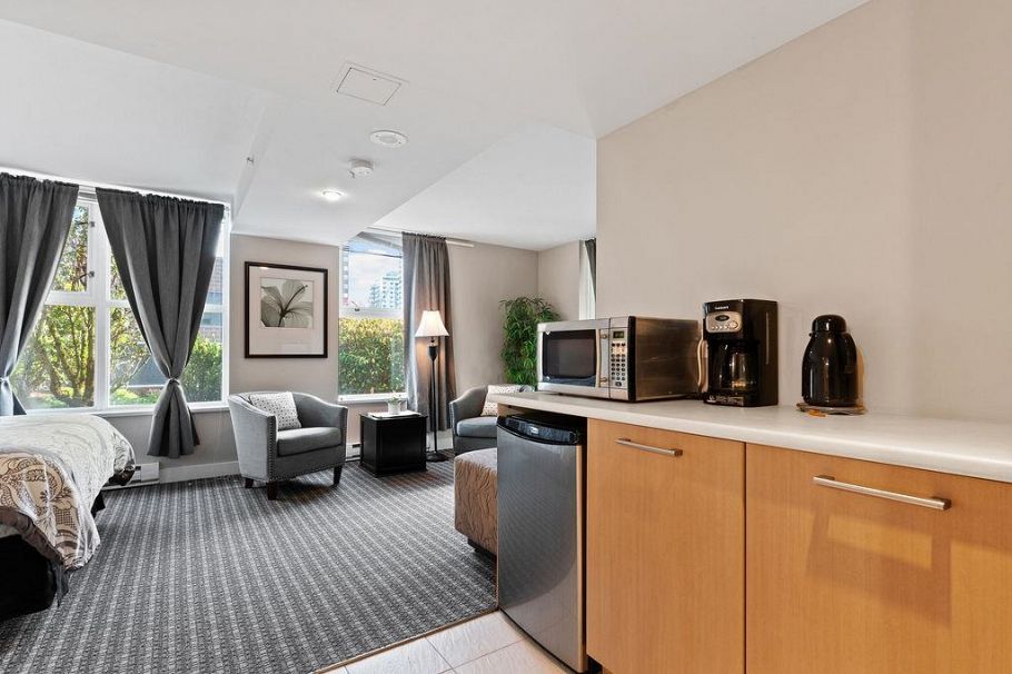 1004 121 W 16th Street North Vancouver, BC - 32