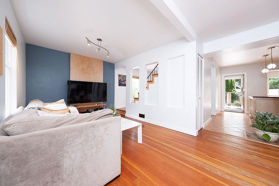 1075 Gladwin Drive North Vancouver, BC - 7