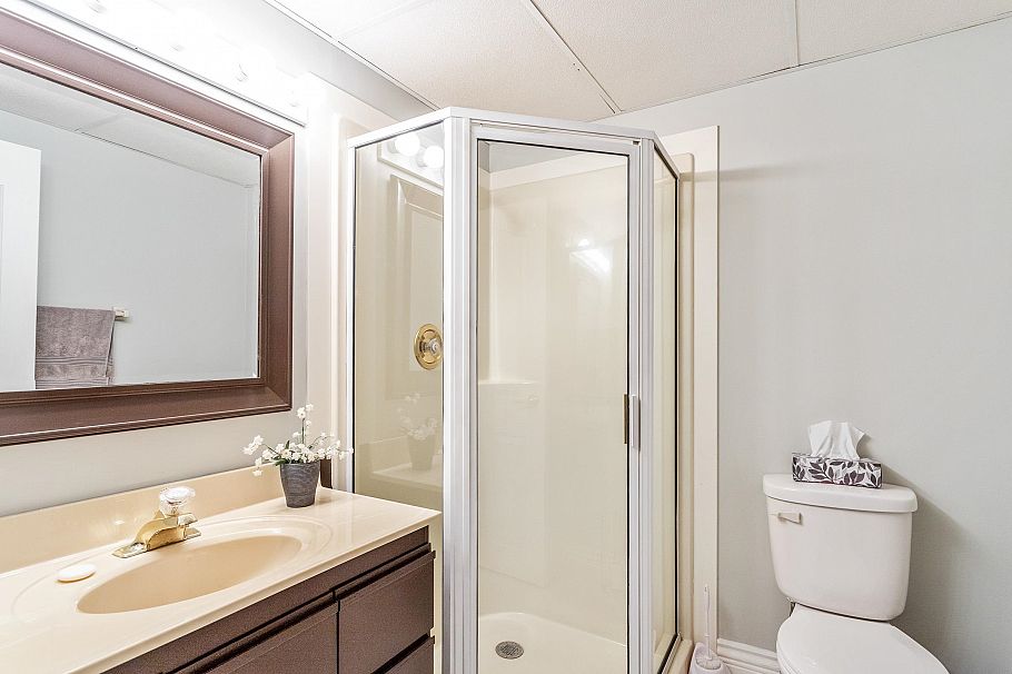 36 1925 Indian River Crescent North Vancouver, BC - 32