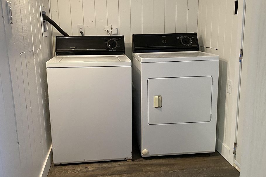 865 E 12th Street North Vancouver, BC - 39