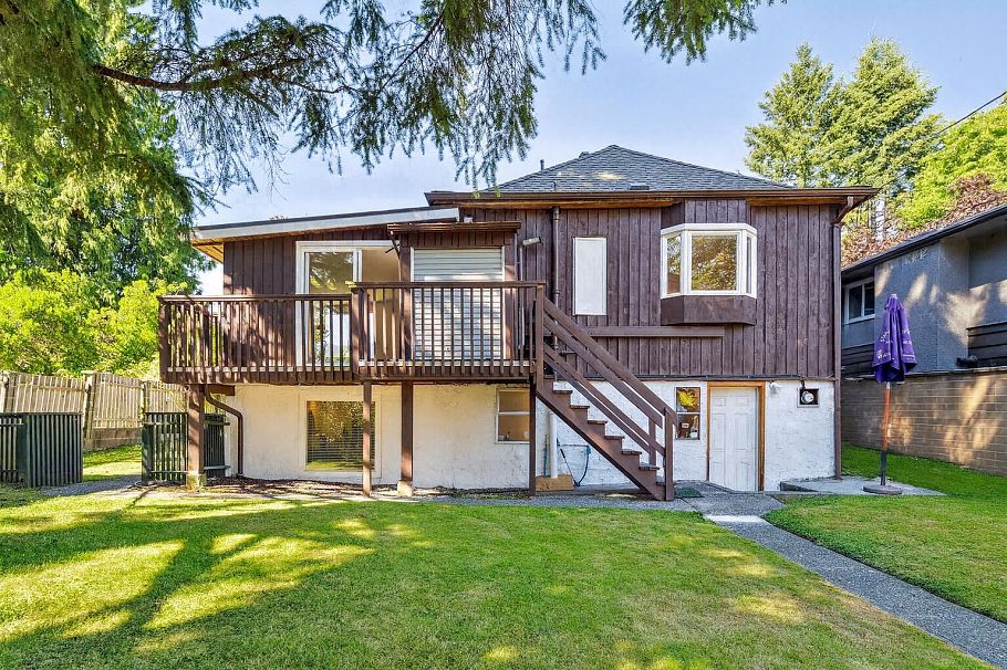 865 E 12th Street North Vancouver, BC - 24