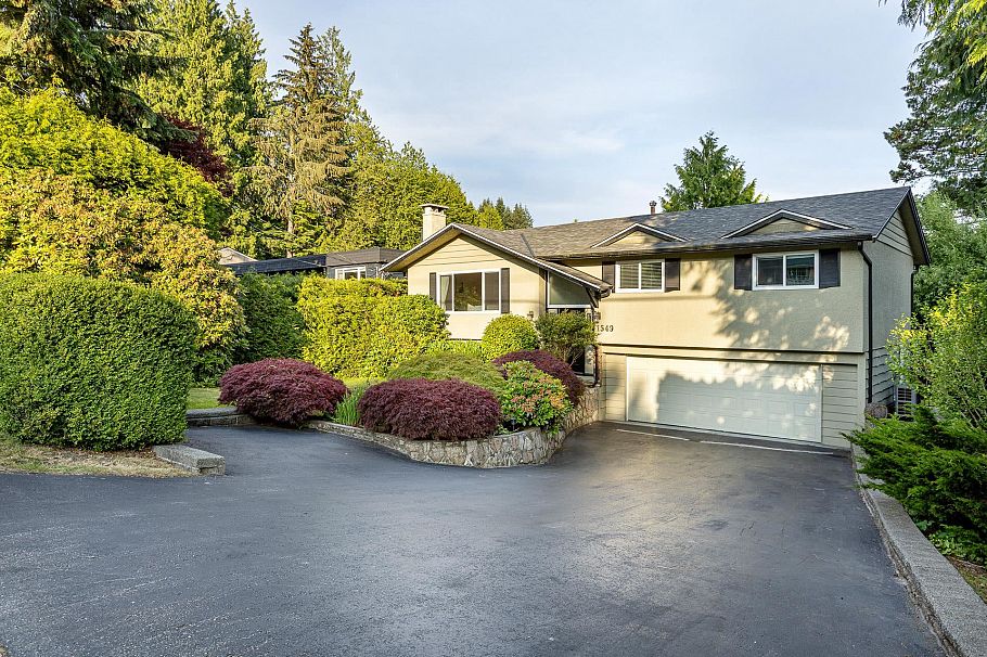 1549 Lynn Valley Road North Vancouver, BC - 37