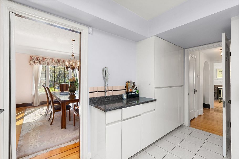 1537 W 40th Avenue Vancouver, BC - 17