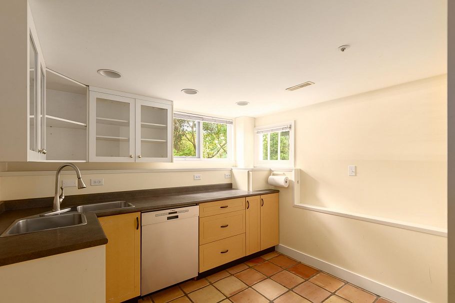 3782 W 24th Avenue Vancouver, BC - 36