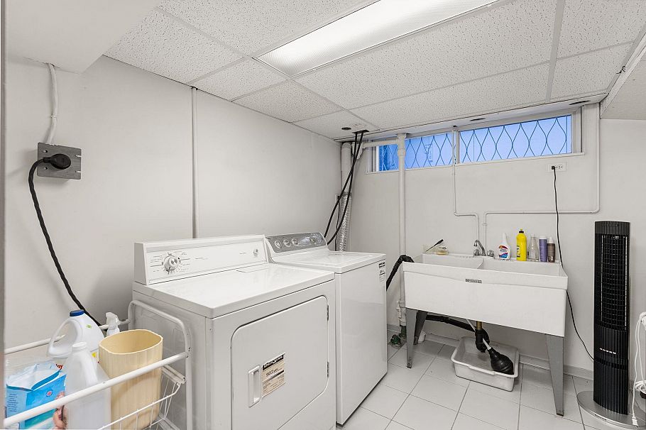 1537 W 40th Avenue Vancouver, BC - 39