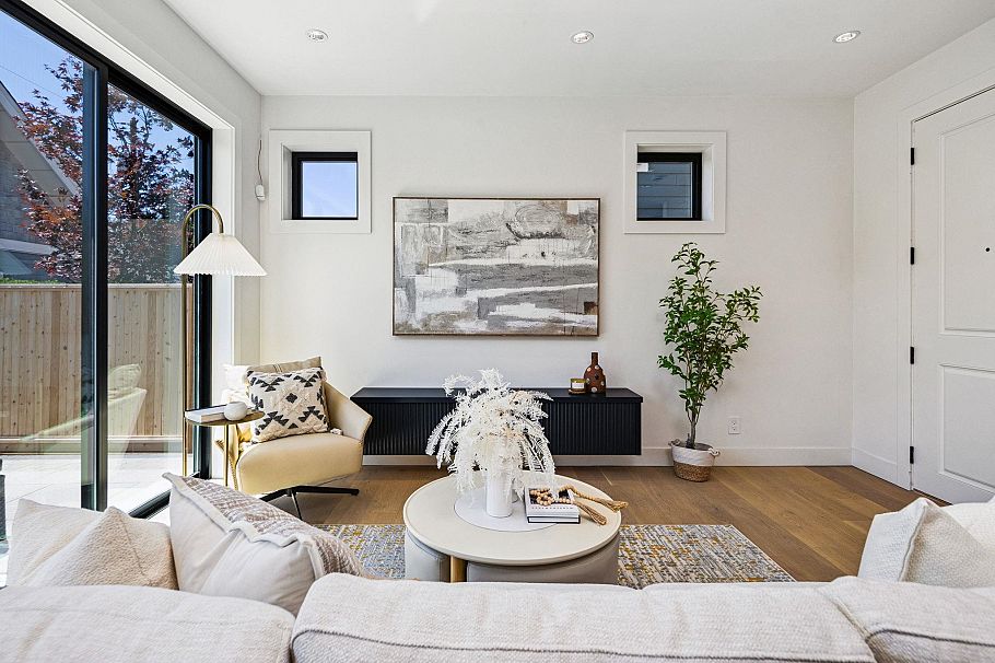 2 250 E 39th Avenue Vancouver, BC - 5