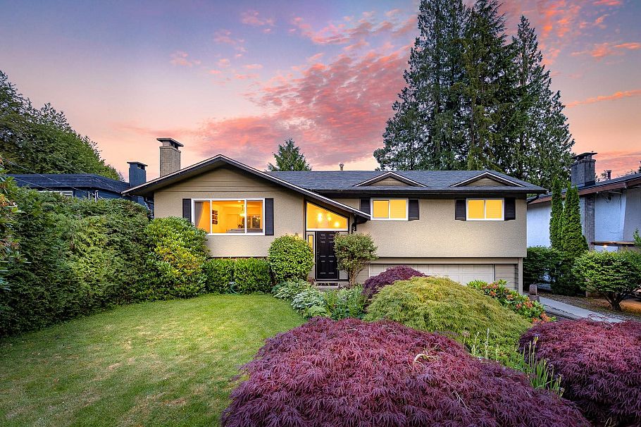 1549 Lynn Valley Road North Vancouver, BC - 3