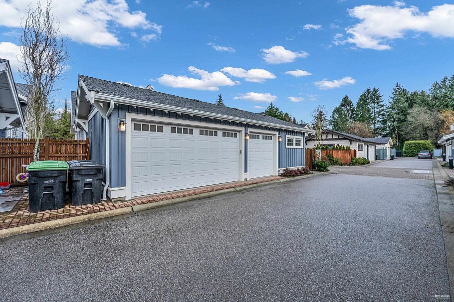 3852 W 50th Avenue Vancouver, BC - 40