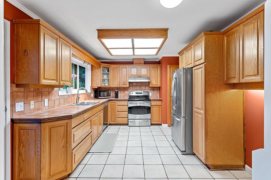 1549 Lynn Valley Road North Vancouver, BC - 14