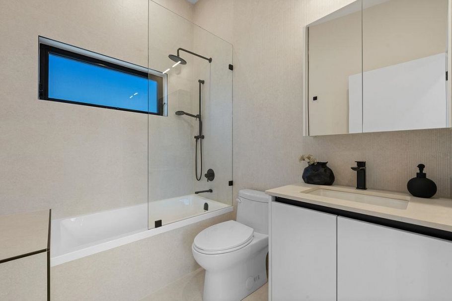 504 E 5th Street North Vancouver, BC - 35